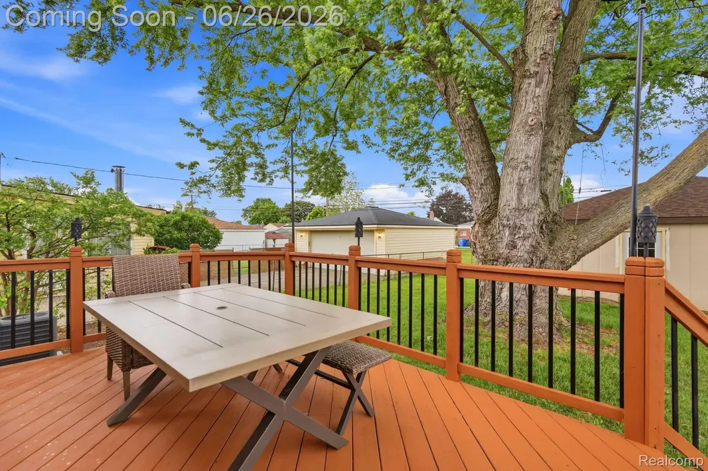 31469 Newport Drive Warren City MI 48088