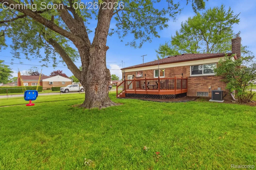31469 Newport Drive Warren City MI 48088