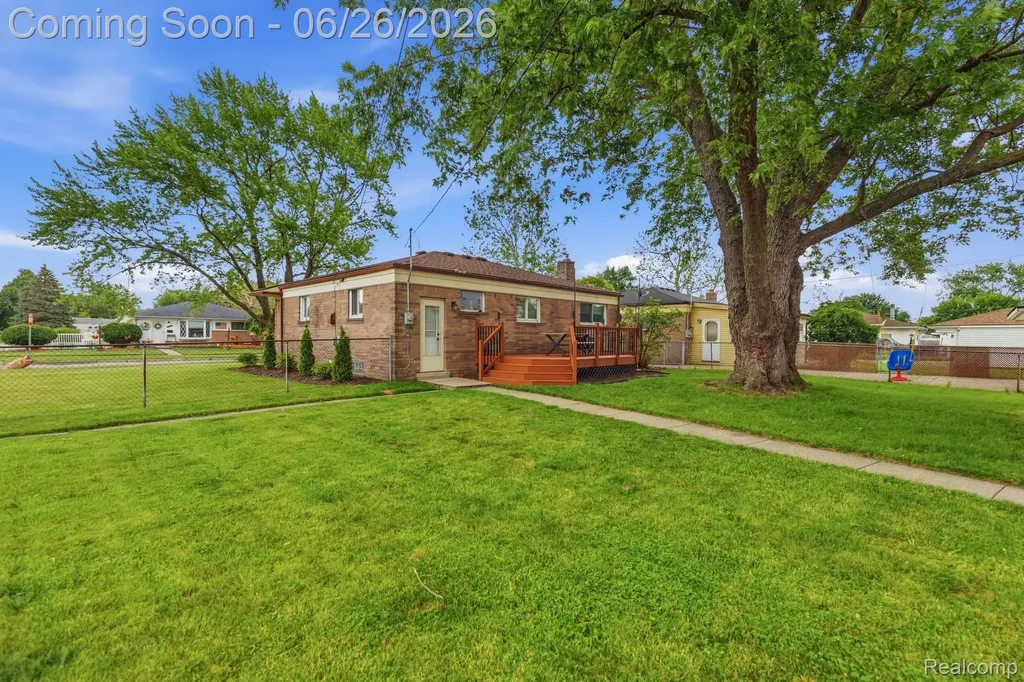 31469 Newport Drive Warren City MI 48088
