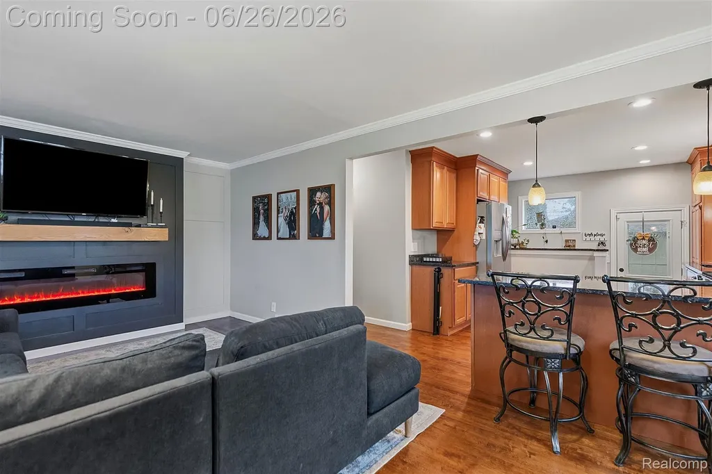 31469 Newport Drive Warren City MI 48088