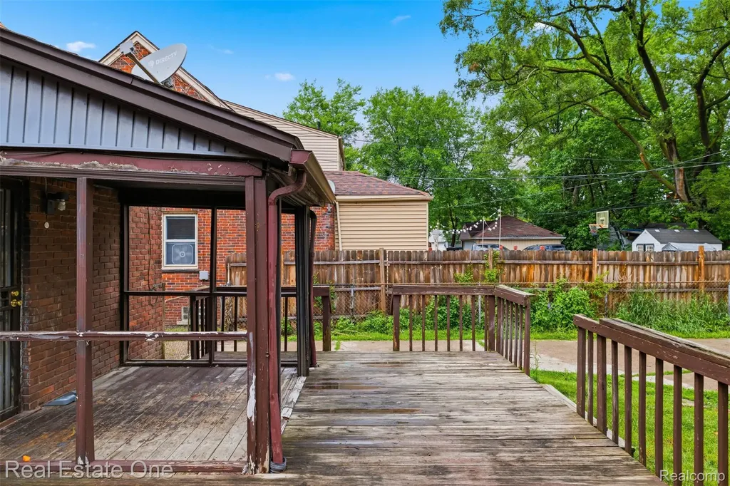 15464 Lindsay Street Detroit City MI 48227