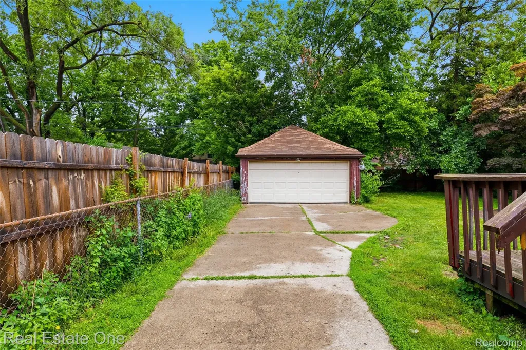 15464 Lindsay Street Detroit City MI 48227