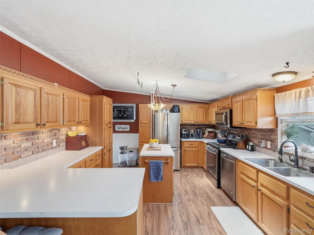 9695 Bloomsbury Circle Salem Township MI 48167
