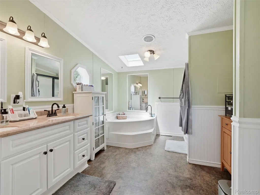 9695 Bloomsbury Circle Salem Township MI 48167