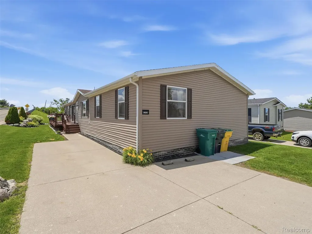 9695 Bloomsbury Circle Salem Township MI 48167