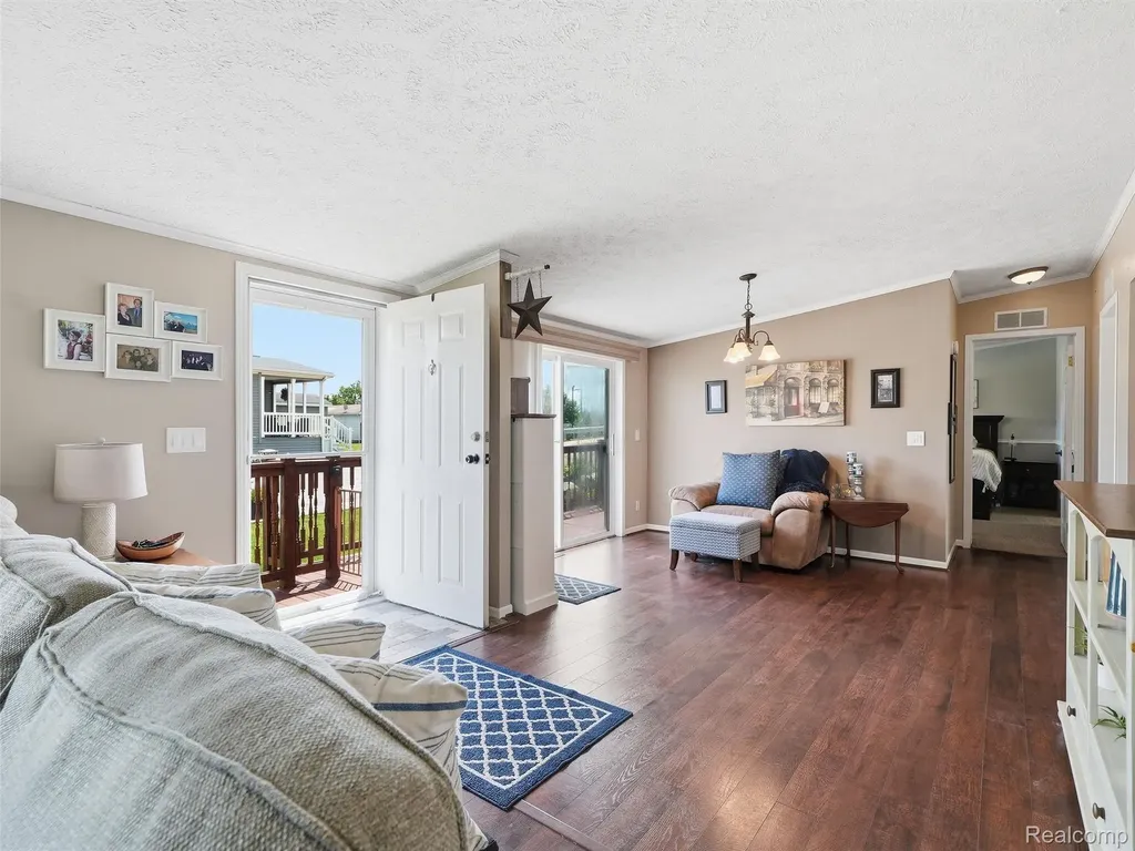 9695 Bloomsbury Circle Salem Township MI 48167