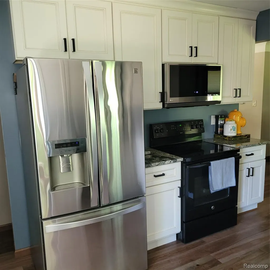 24640 Huron River Drive Flat Rock City MI 48173