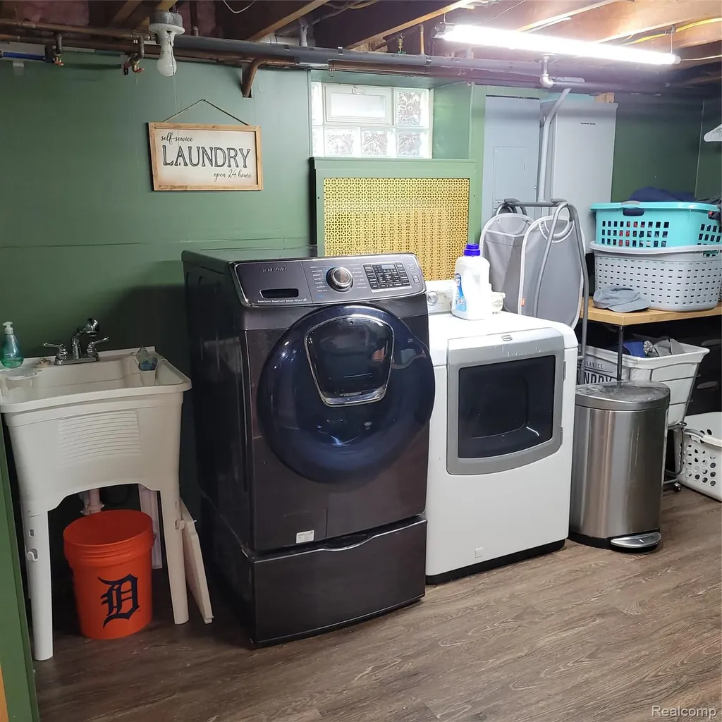 24640 Huron River Drive Flat Rock City MI 48173