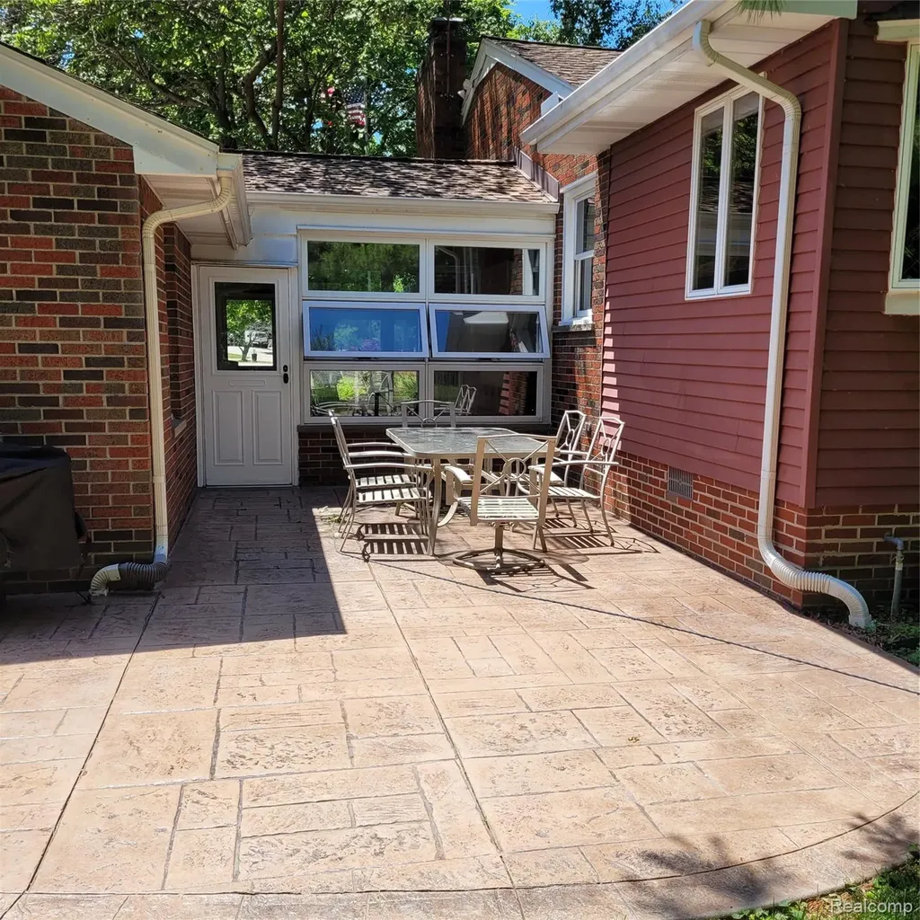 24640 Huron River Drive Flat Rock City MI 48173