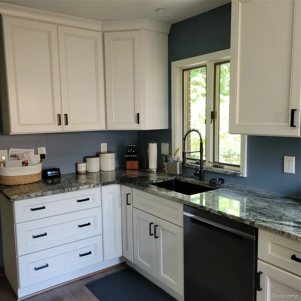 24640 Huron River Drive Flat Rock City MI 48173