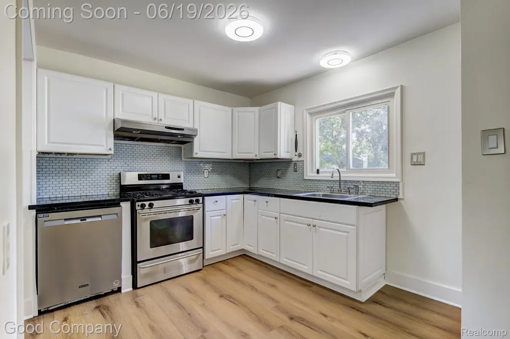 831 W Breckenridge Street Ferndale City MI 48220