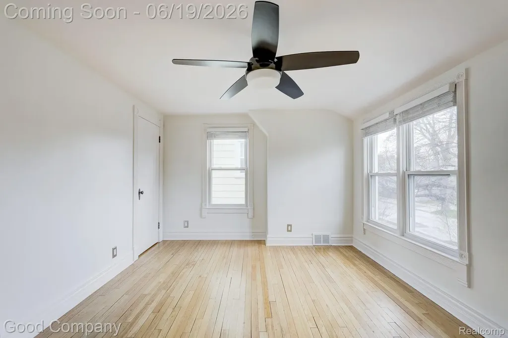 831 W Breckenridge Street Ferndale City MI 48220