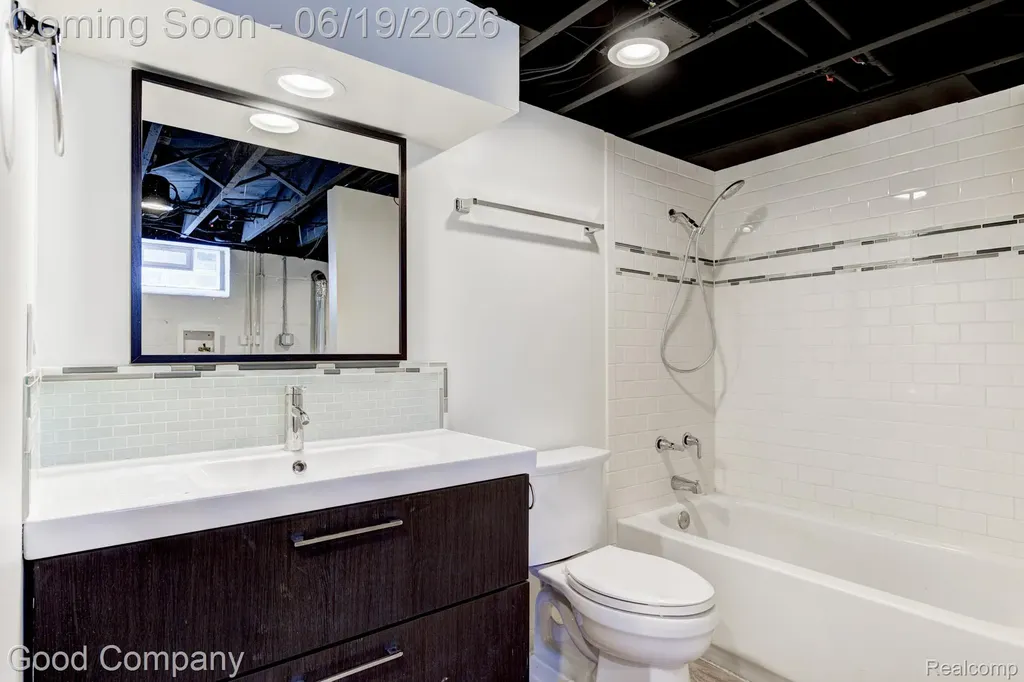 831 W Breckenridge Street Ferndale City MI 48220