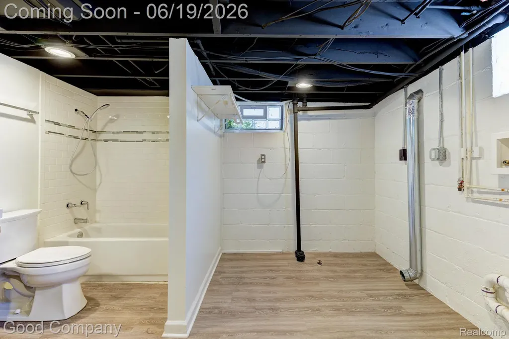 831 W Breckenridge Street Ferndale City MI 48220