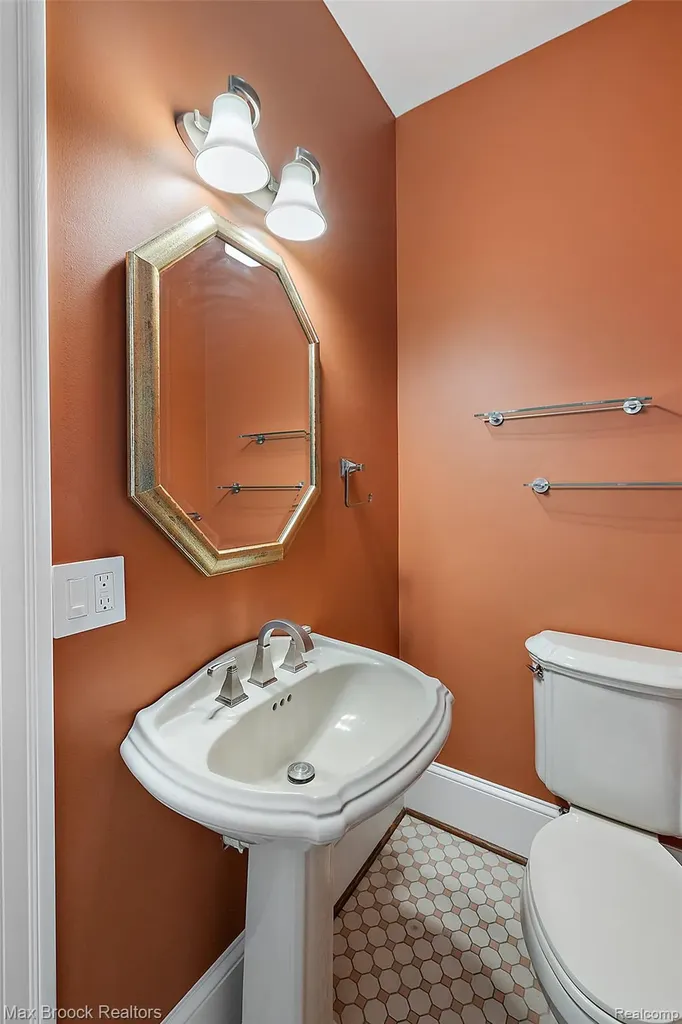 3642 Orchard Lake Road West Bloomfield Charter Township MI 48324