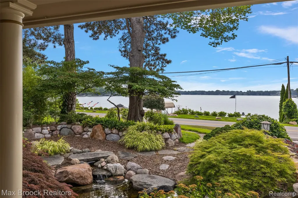 3642 Orchard Lake Road West Bloomfield Charter Township MI 48324