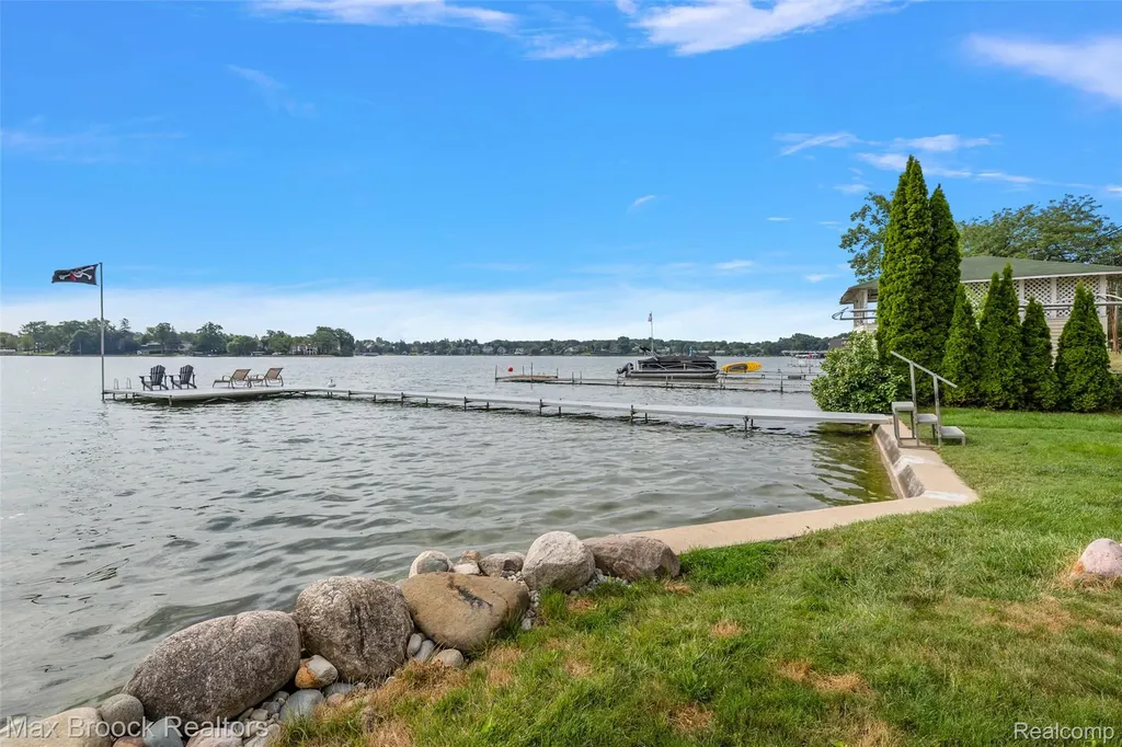 3642 Orchard Lake Road West Bloomfield Charter Township MI 48324