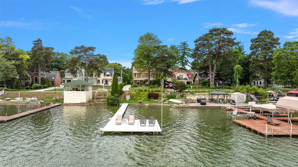 3642 Orchard Lake Road West Bloomfield Charter Township MI 48324