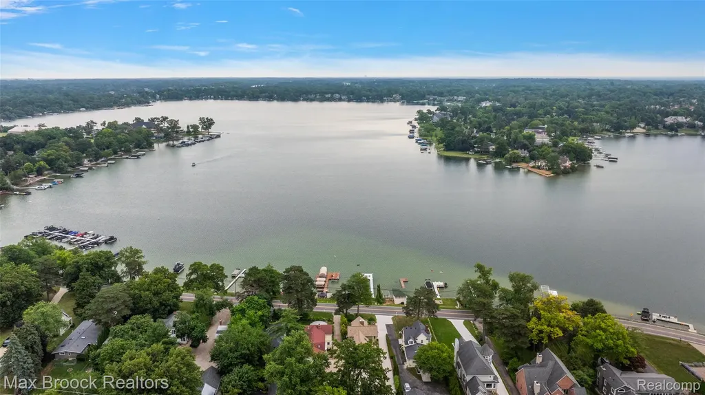3642 Orchard Lake Road West Bloomfield Charter Township MI 48324