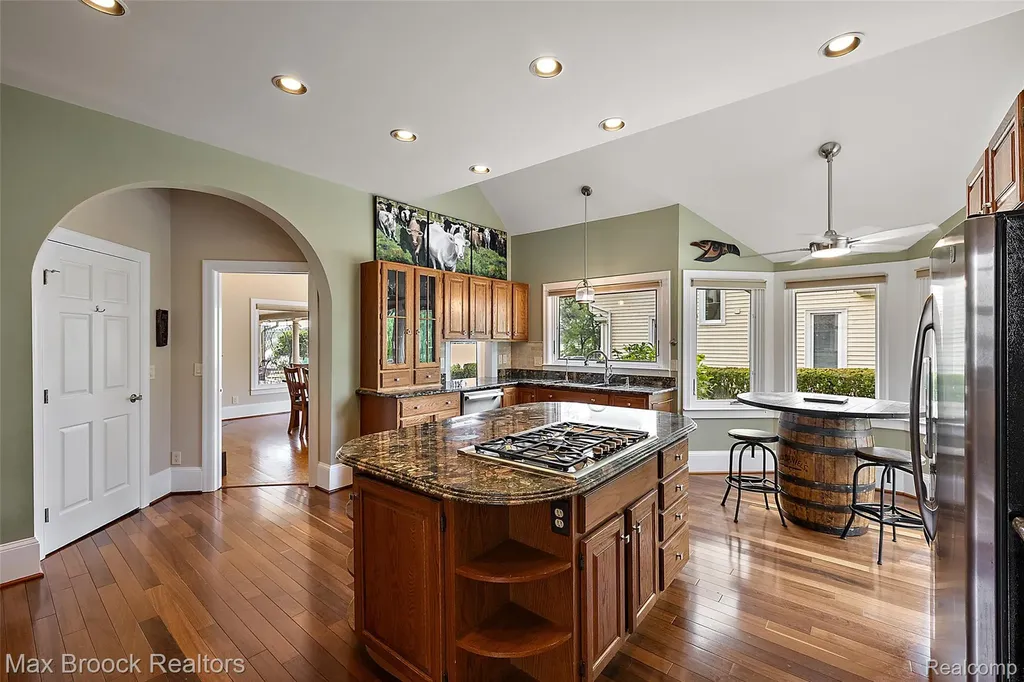 3642 Orchard Lake Road West Bloomfield Charter Township MI 48324
