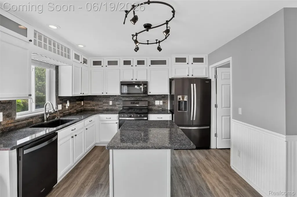 5001 Meadow Crest Circle Grand Blanc Charter Township MI 48442