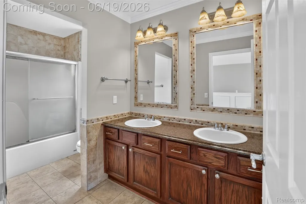 5001 Meadow Crest Circle Grand Blanc Charter Township MI 48442