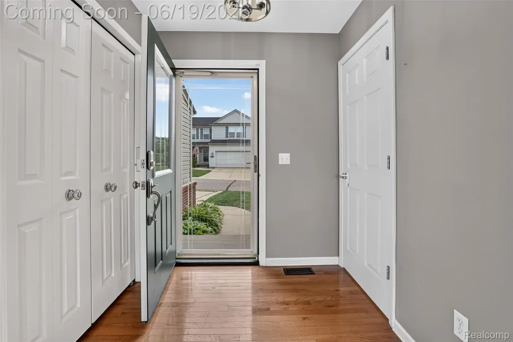 5001 Meadow Crest Circle Grand Blanc Charter Township MI 48442