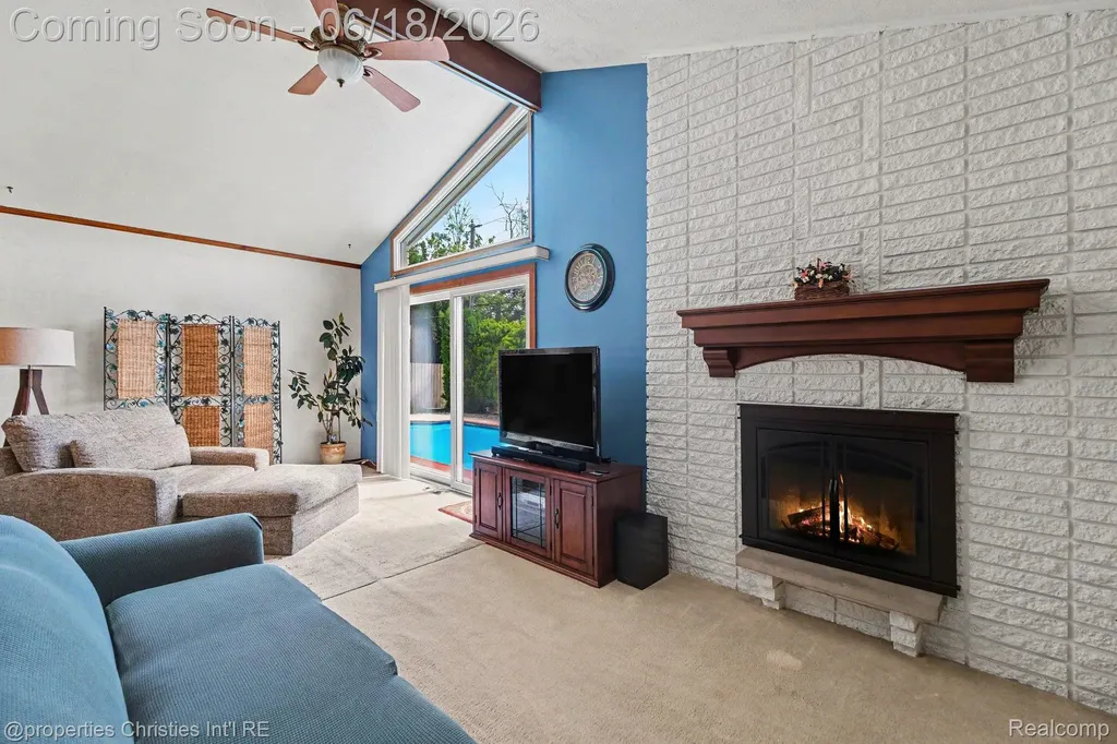 32916 Cambridge Drive Warren City MI 48093