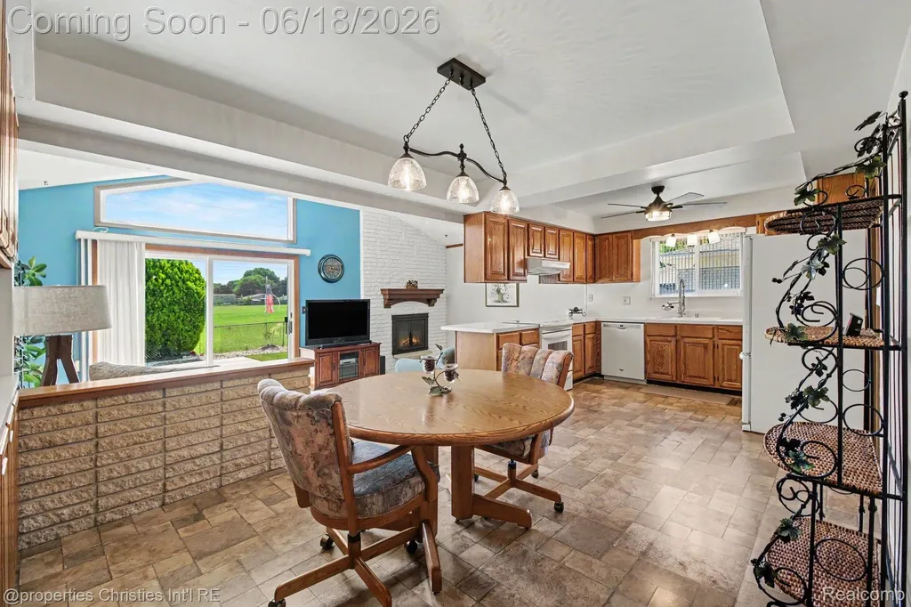 32916 Cambridge Drive Warren City MI 48093