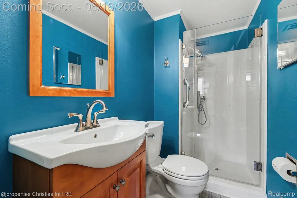 32916 Cambridge Drive Warren City MI 48093