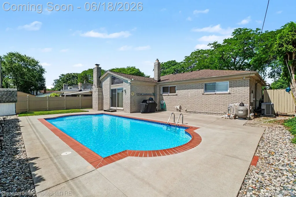 32916 Cambridge Drive Warren City MI 48093