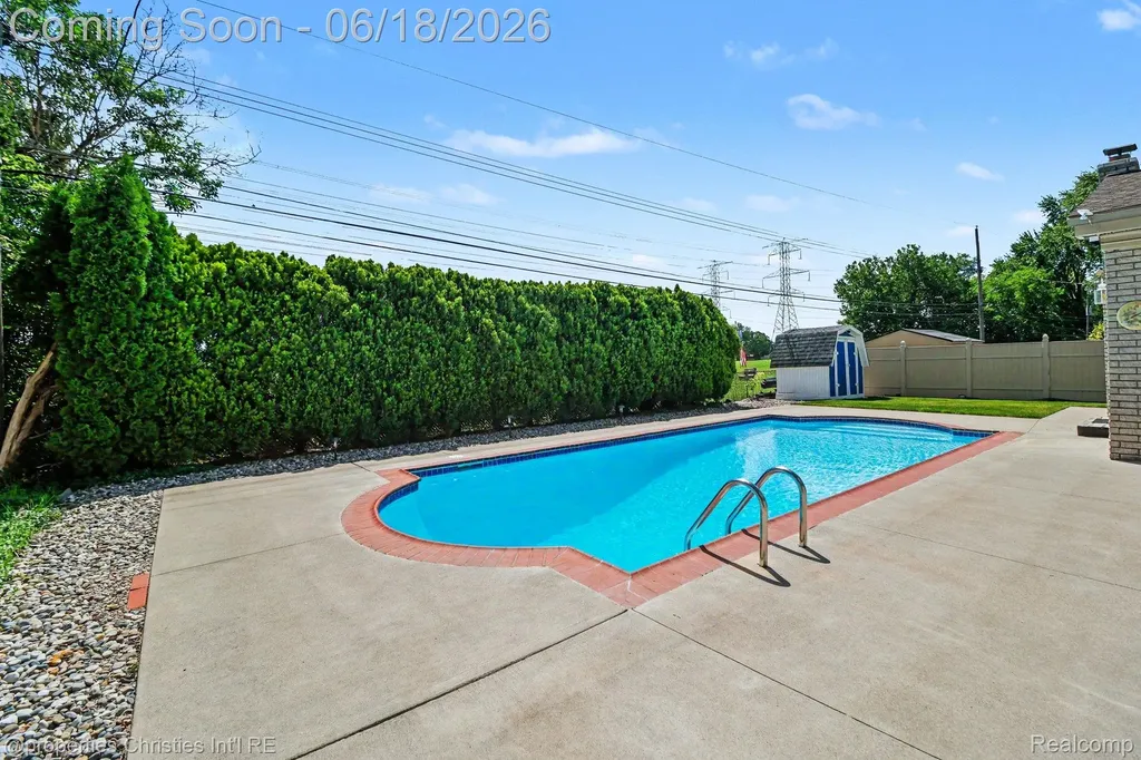 32916 Cambridge Drive Warren City MI 48093