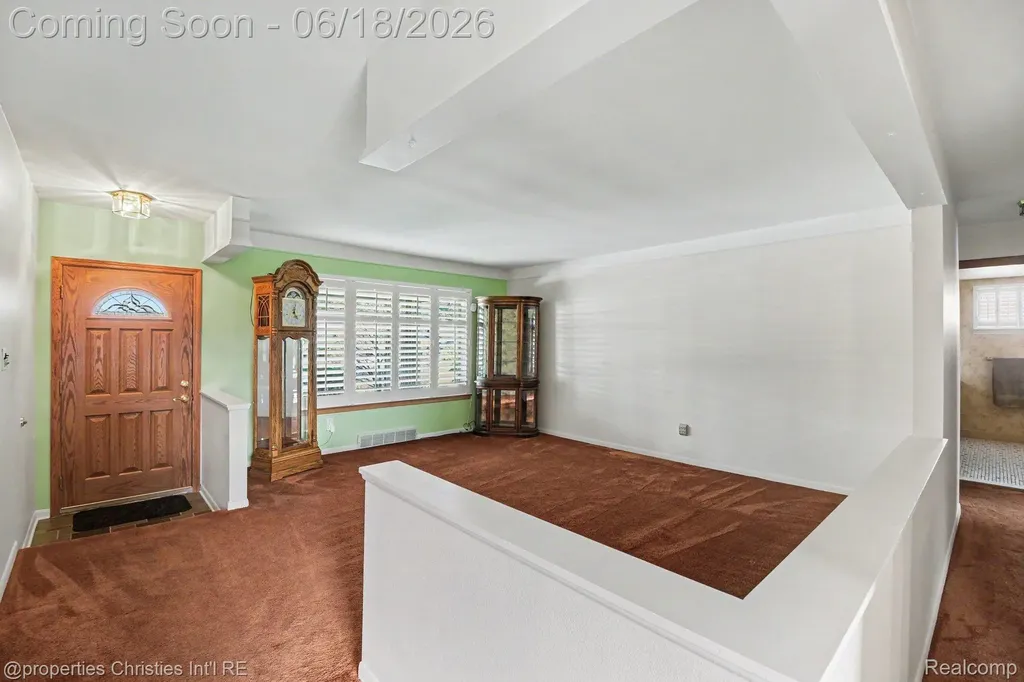 32916 Cambridge Drive Warren City MI 48093