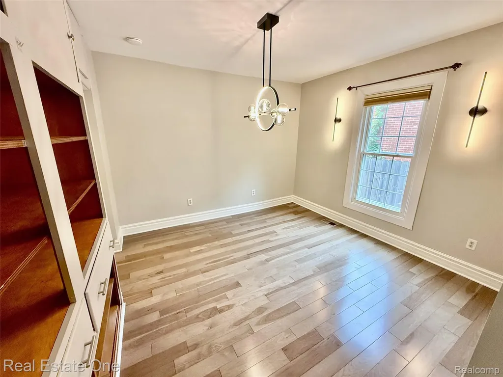 865 Grant Avenue Clawson City MI 48017