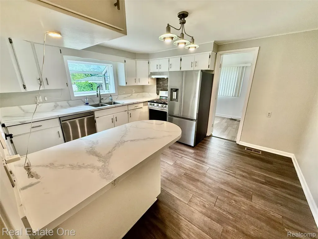 865 Grant Avenue Clawson City MI 48017