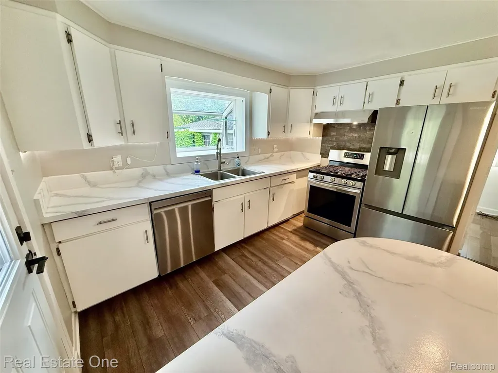 865 Grant Avenue Clawson City MI 48017