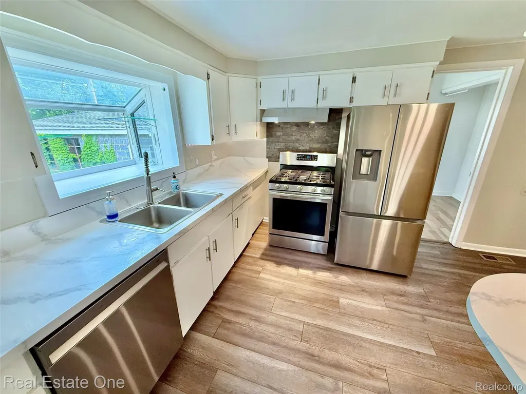 865 Grant Avenue Clawson City MI 48017