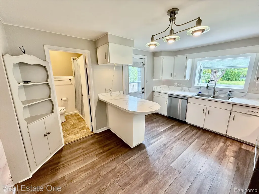 865 Grant Avenue Clawson City MI 48017