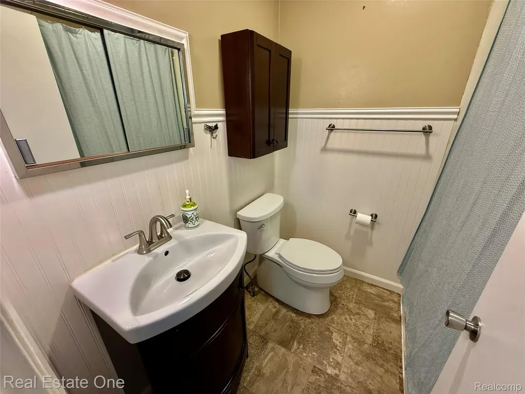 865 Grant Avenue Clawson City MI 48017