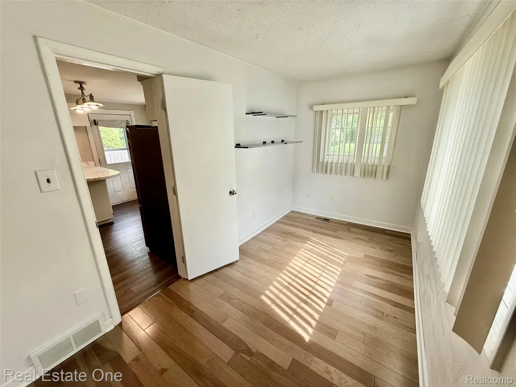 865 Grant Avenue Clawson City MI 48017