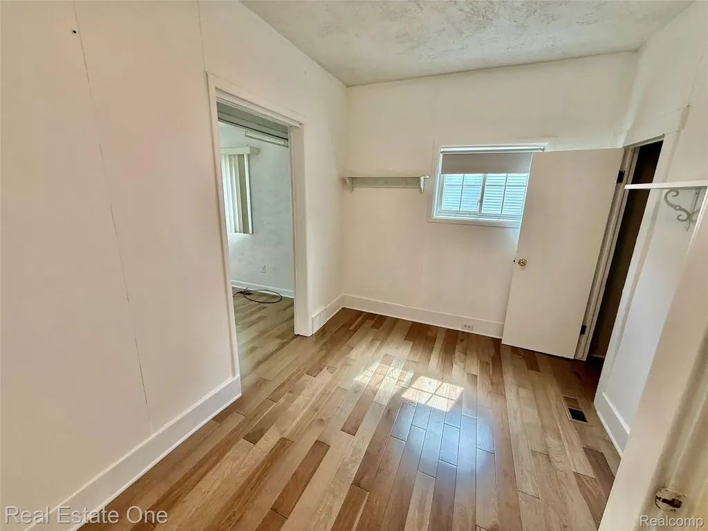 865 Grant Avenue Clawson City MI 48017