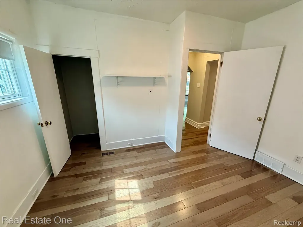 865 Grant Avenue Clawson City MI 48017