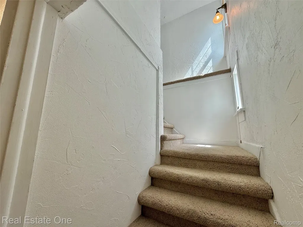865 Grant Avenue Clawson City MI 48017