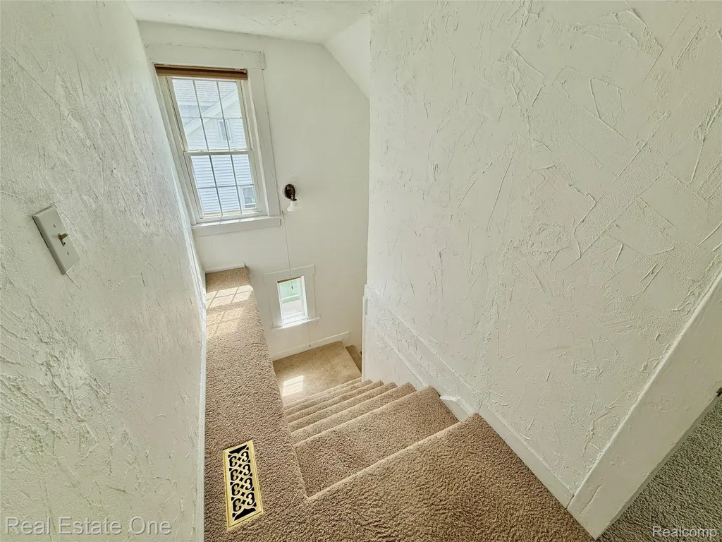 865 Grant Avenue Clawson City MI 48017
