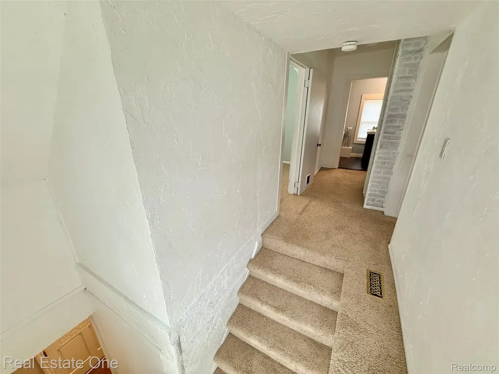 865 Grant Avenue Clawson City MI 48017