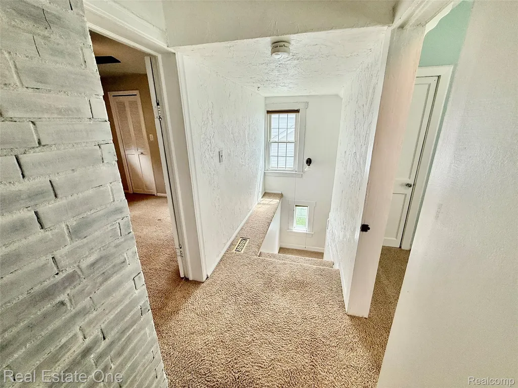 865 Grant Avenue Clawson City MI 48017
