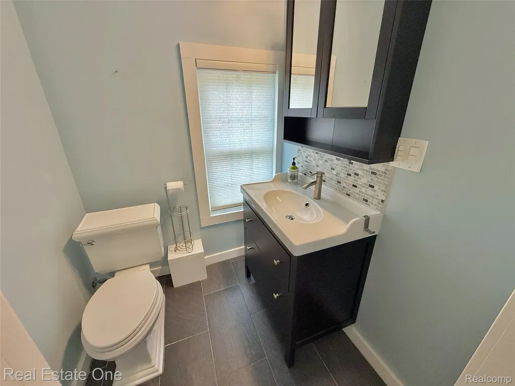 865 Grant Avenue Clawson City MI 48017