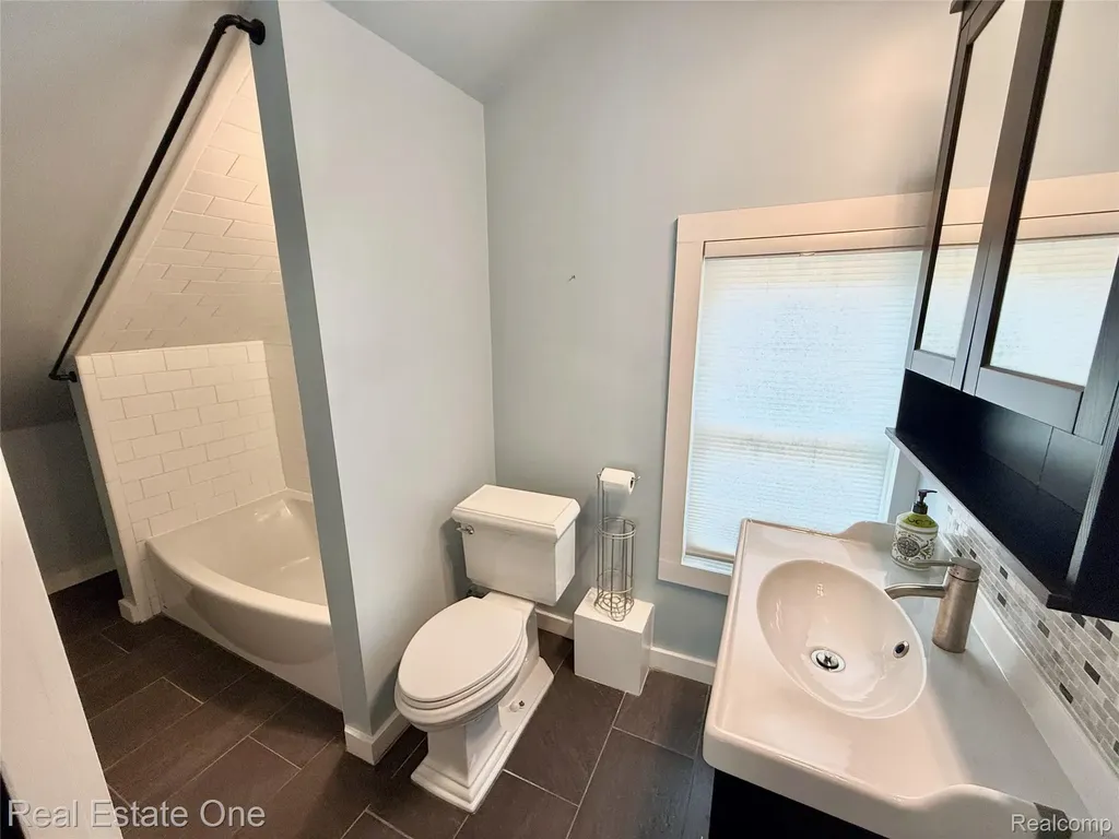 865 Grant Avenue Clawson City MI 48017