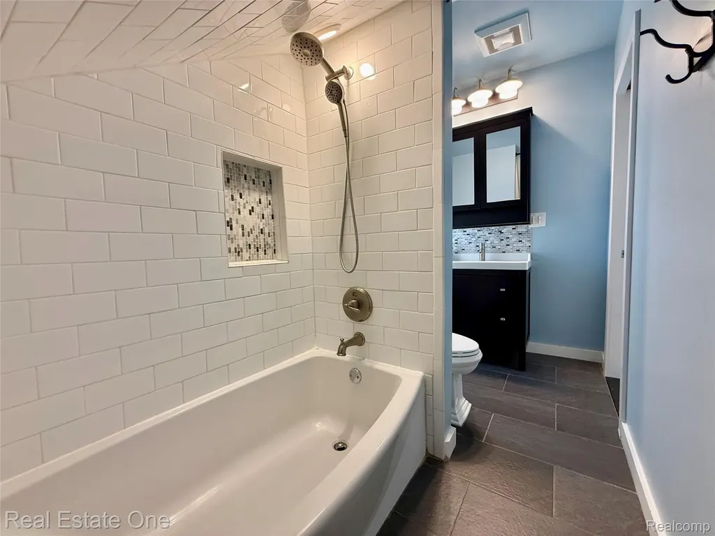 865 Grant Avenue Clawson City MI 48017