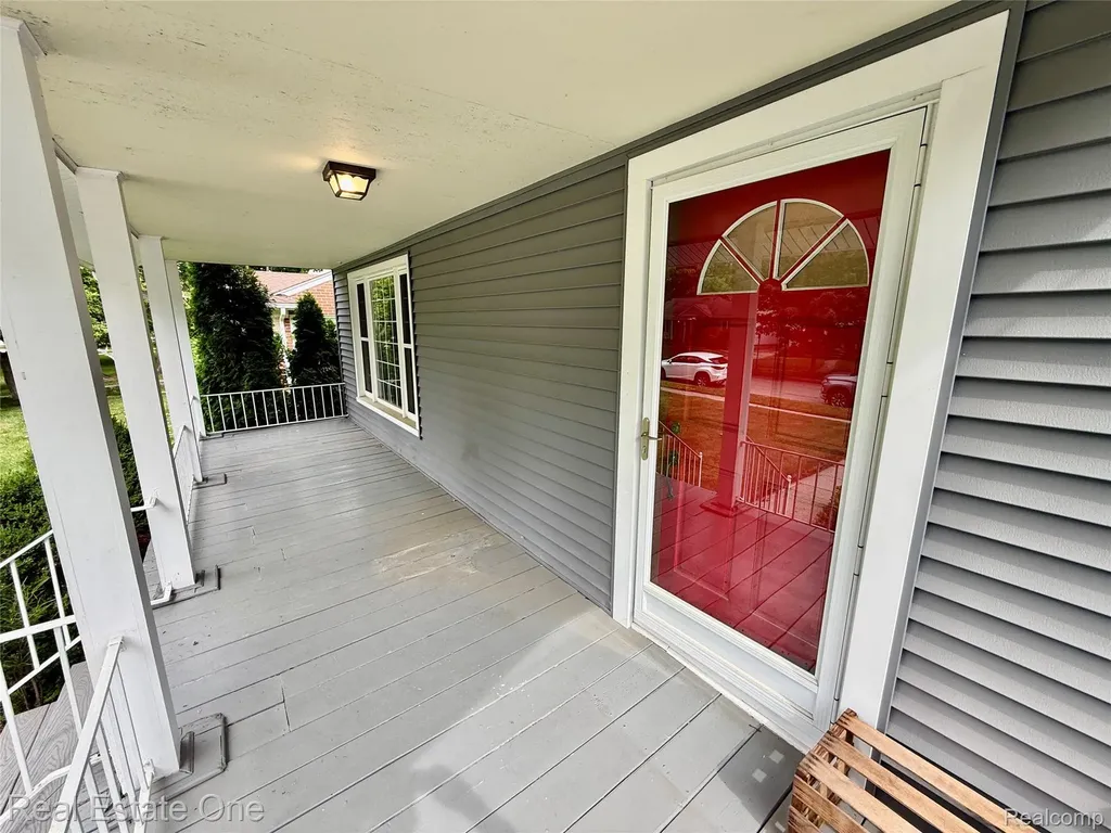 865 Grant Avenue Clawson City MI 48017